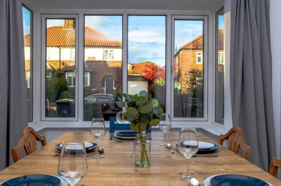 Charming York House- Walking Distance To Town Centre Villa
